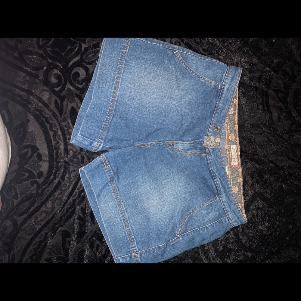 10/$25 Levi’s shorts size 6